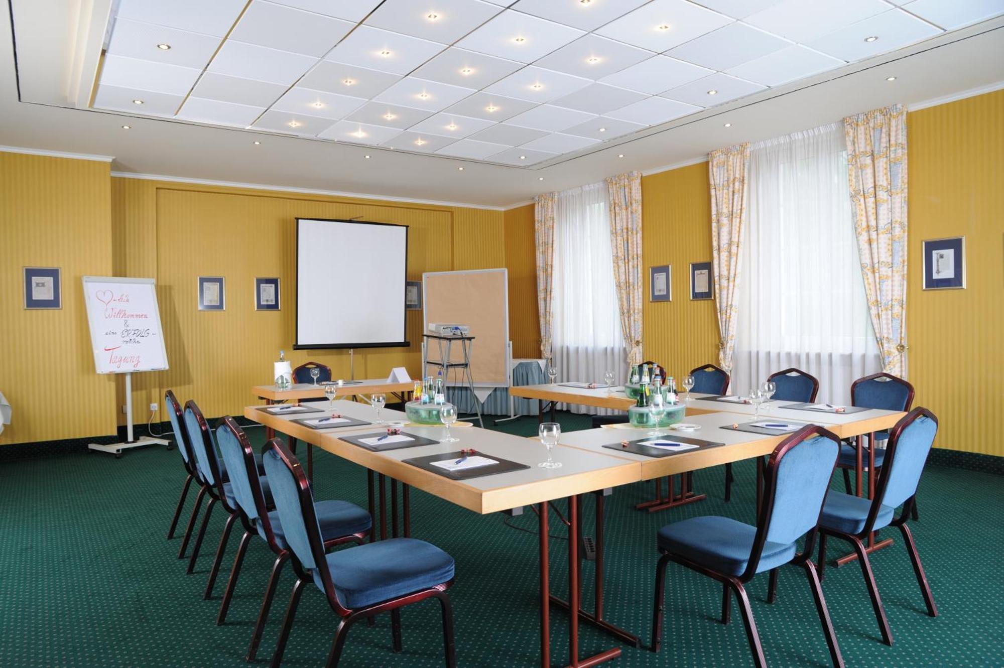 Hotel Der Lindenhof Gotha Ngoại thất bức ảnh