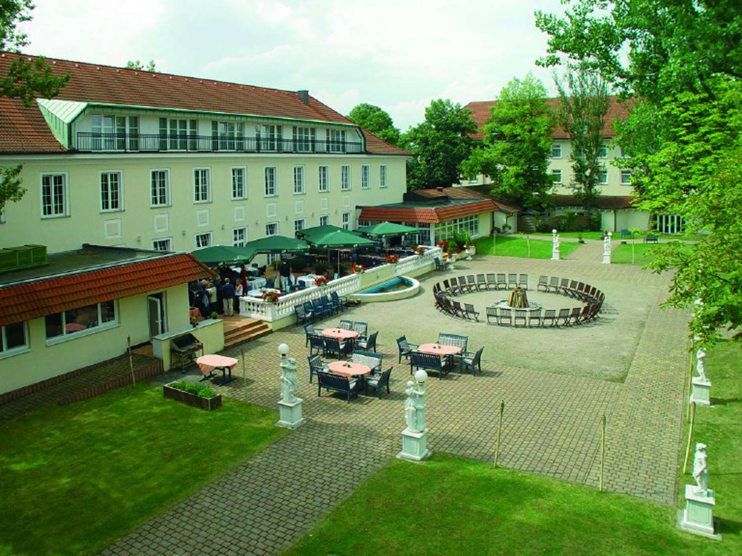 Hotel Der Lindenhof Gotha Ngoại thất bức ảnh